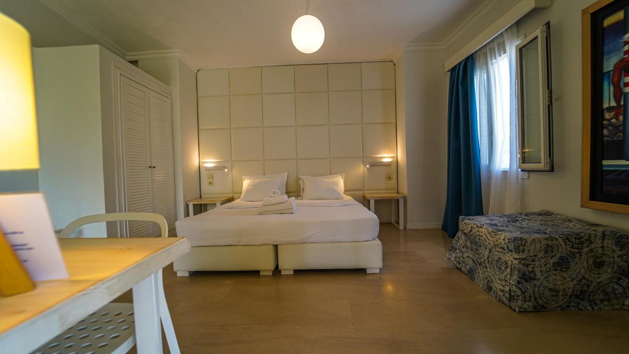Cape North West Hotel Parga Exterior photo